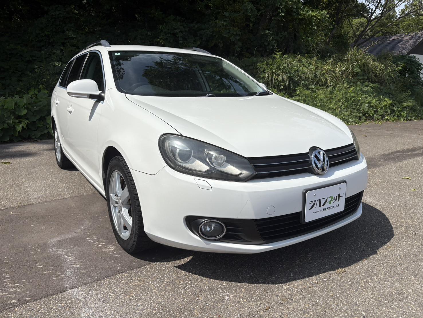 フォルクスワーゲン ｺﾞﾙﾌｳﾞｧﾘｱﾝﾄTSIｺﾝﾌｫｰﾄﾗｲﾝ 2WD 上越の四季を優雅に駆ける. 上質走行と広々ラゲッジで毎日が特別に