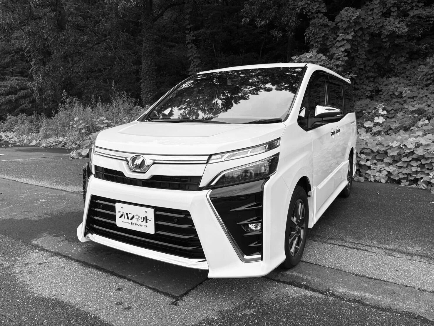 トヨタ ヴォクシー　ZS煌Ⅱ 4WD 新品BIG Xナビ＆純正リアモニター連動、防錆＋5年ボディコート施工済み、スタッドレス付き。すぐに走り出せるヴォクシーZS煌Ⅱ