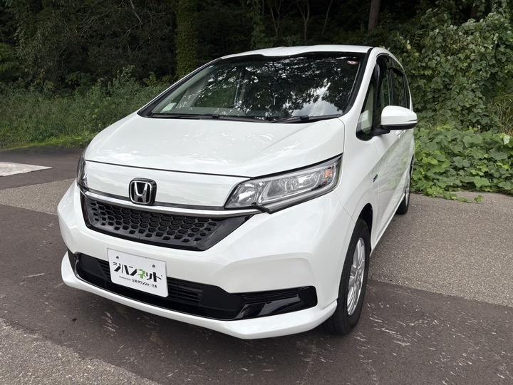 ホンダ フリード+ ハイブリッドGホンダセンシング 4WD 大人気のフリード+ 4WD ハイブリッドが、外装研磨仕上げ&法定整備込みでこの乗り出し価格! オーナー様のお乗り換えに伴い、9月末までジハンネット限定掲載中です。 低燃費と安定した走行性能で、街乗りからアウトドアまで幅広く活躍。
