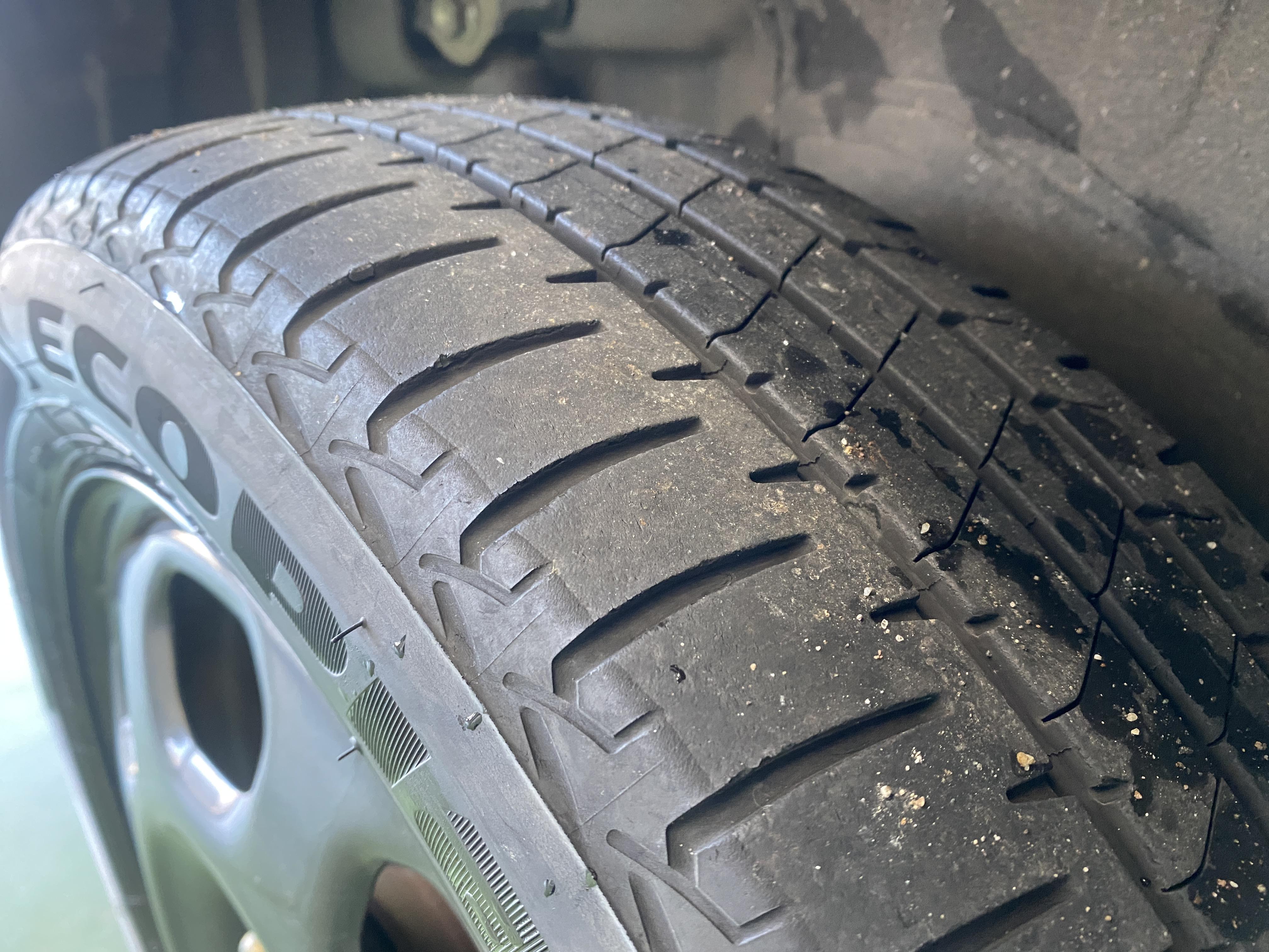 後ろ右タイヤ溝