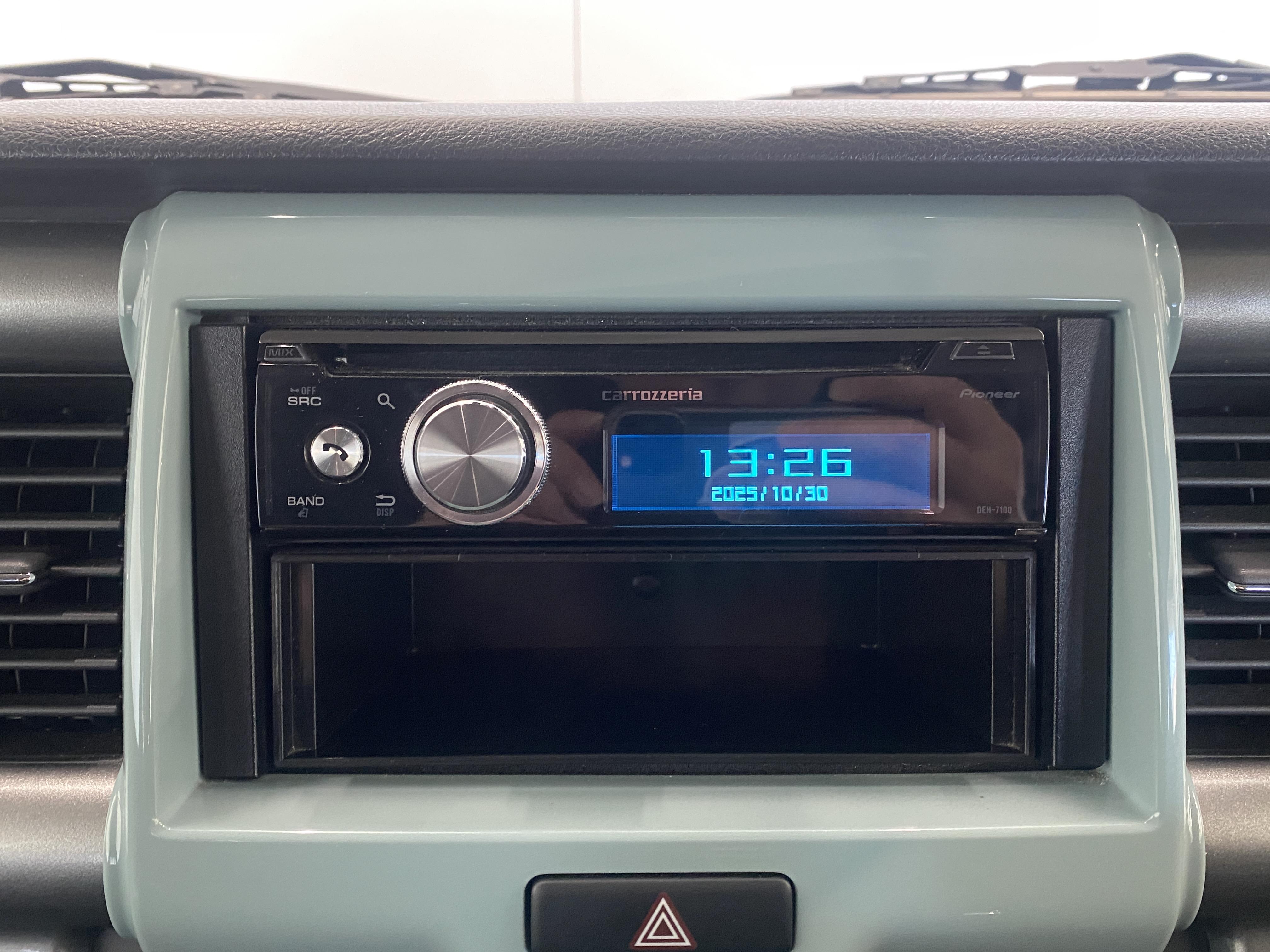 ＣＤプレイヤーを装着しています。ＵＳＢ接続／ＣＤ再生等が使用可能。