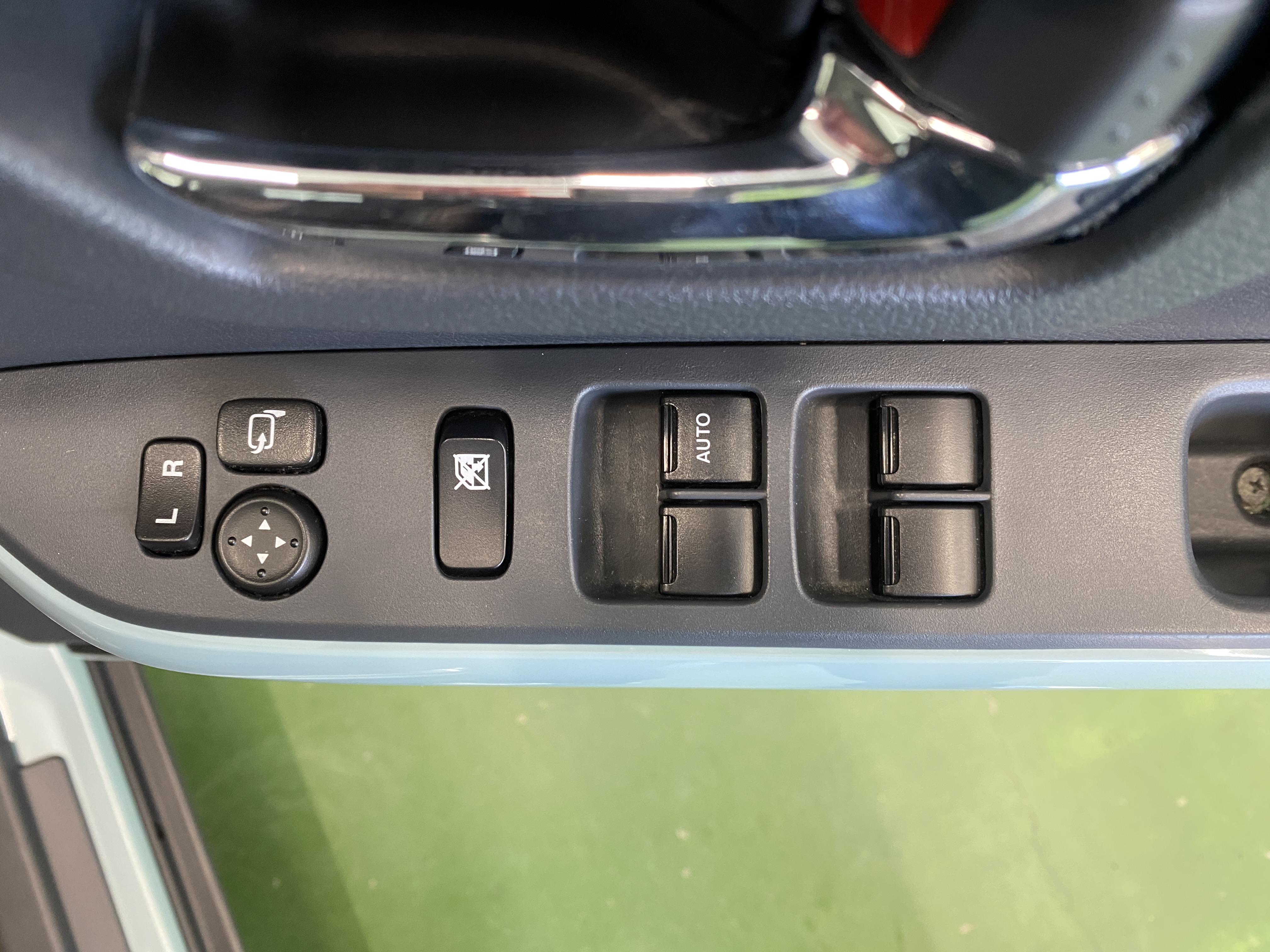 パワーウィンドウ付き☆運転席で全部の窓を開閉することが可能！！