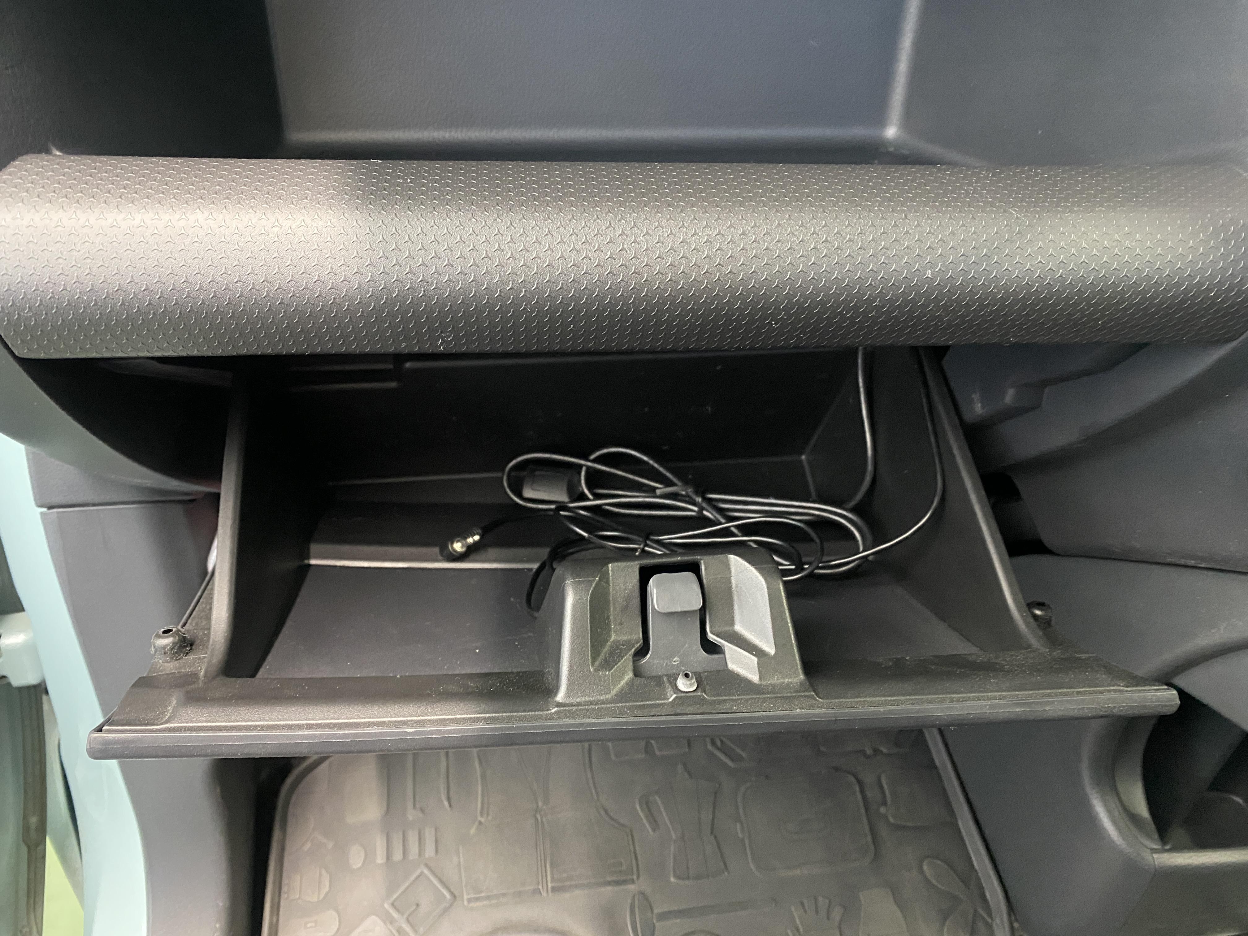 グローブボックス