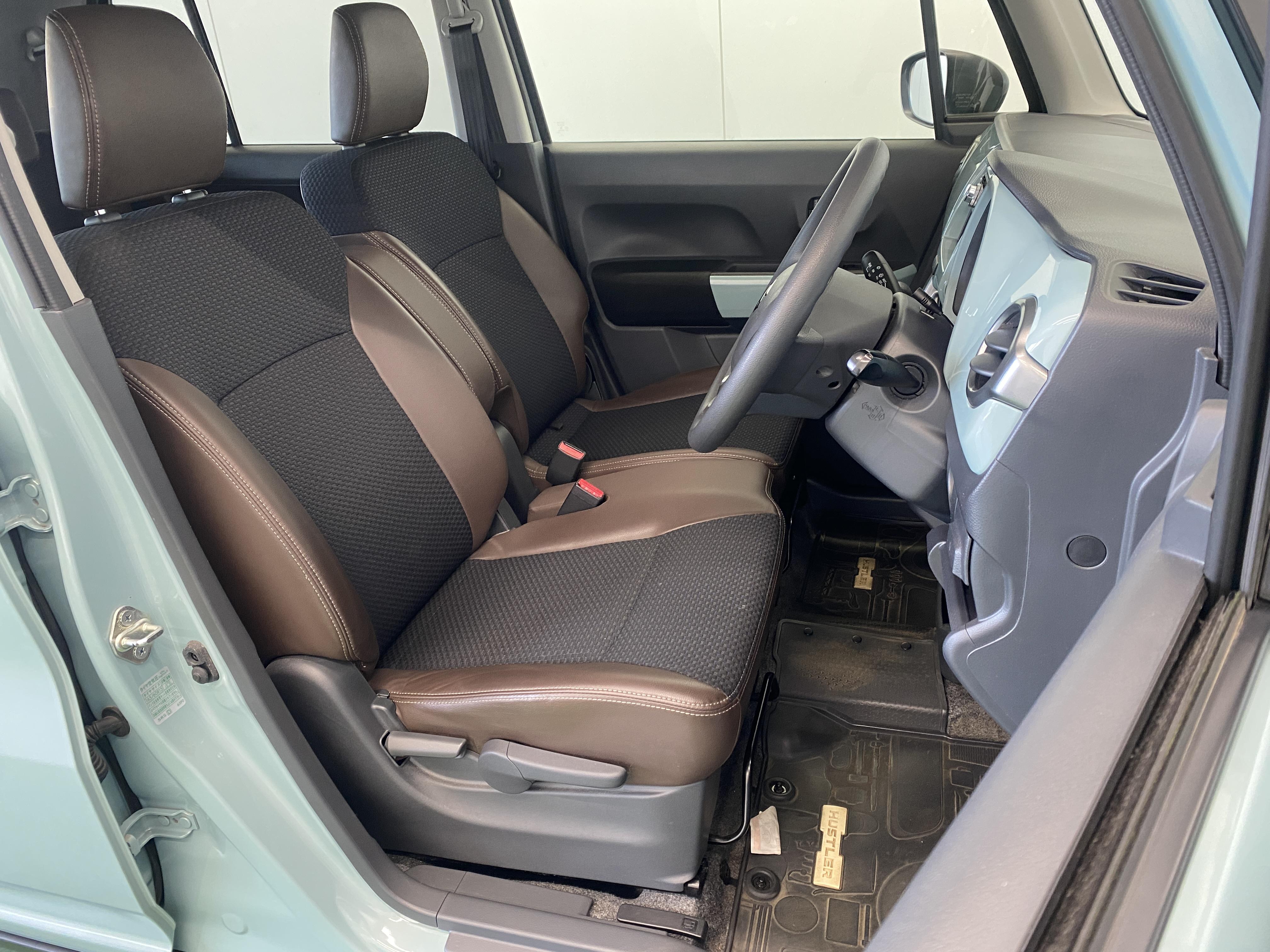 車を運転する際には運転席の存在は欠かせません。しっかりとチェックしたいポイントですね。