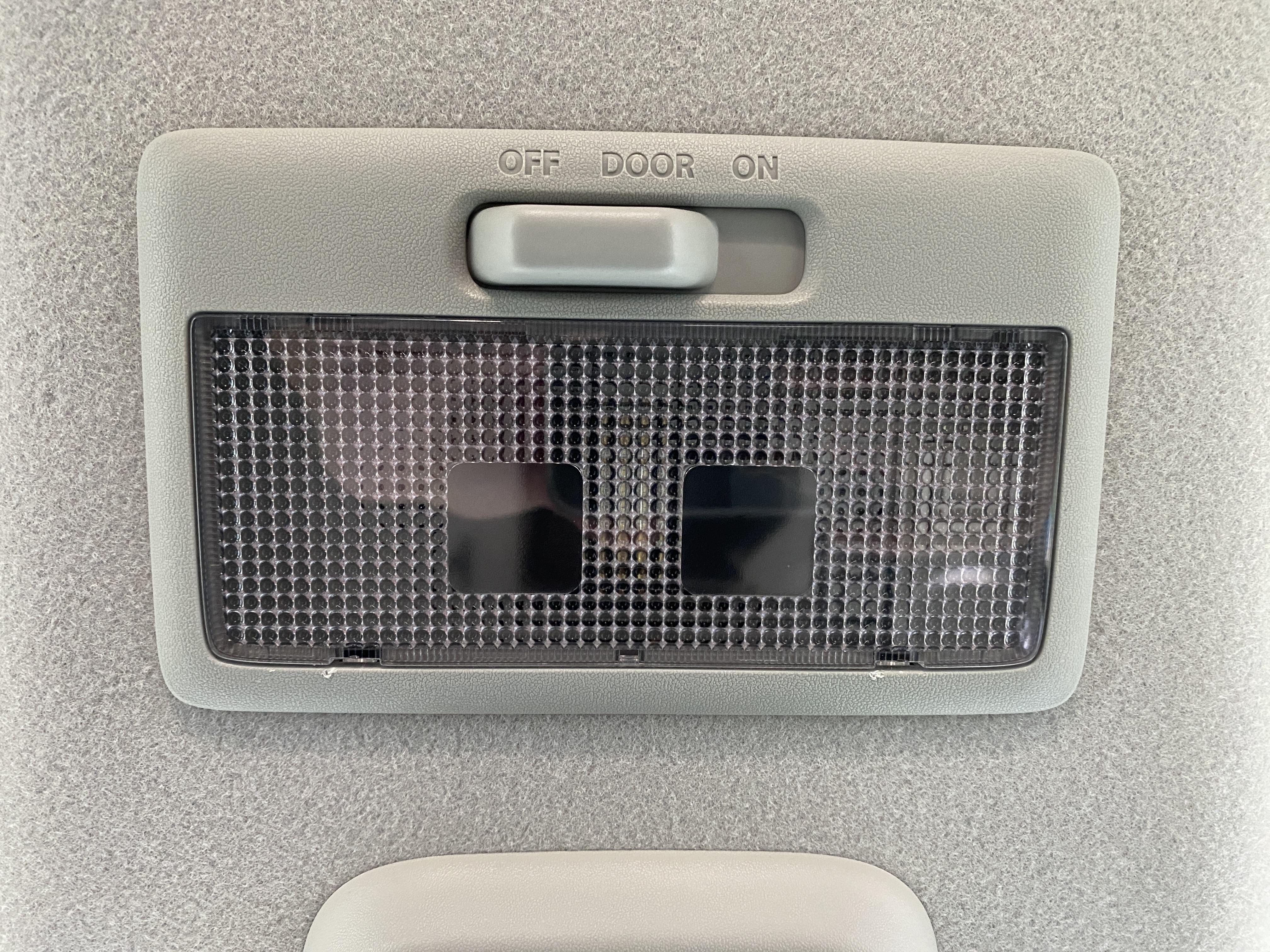 フロントルームランプ