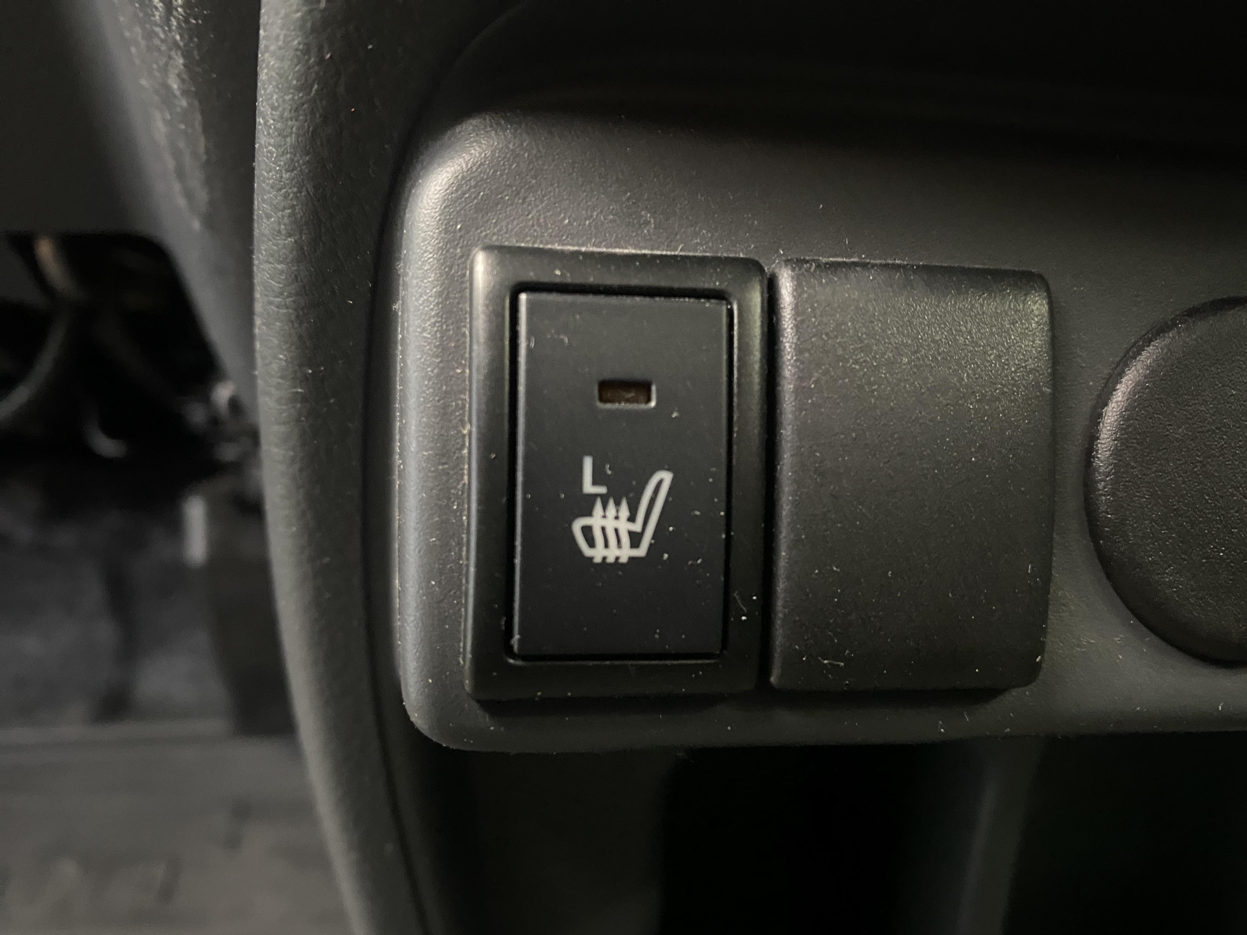 座席のシートを温めるシートヒーター！その温かさは一度経験したら欠かすことができません。