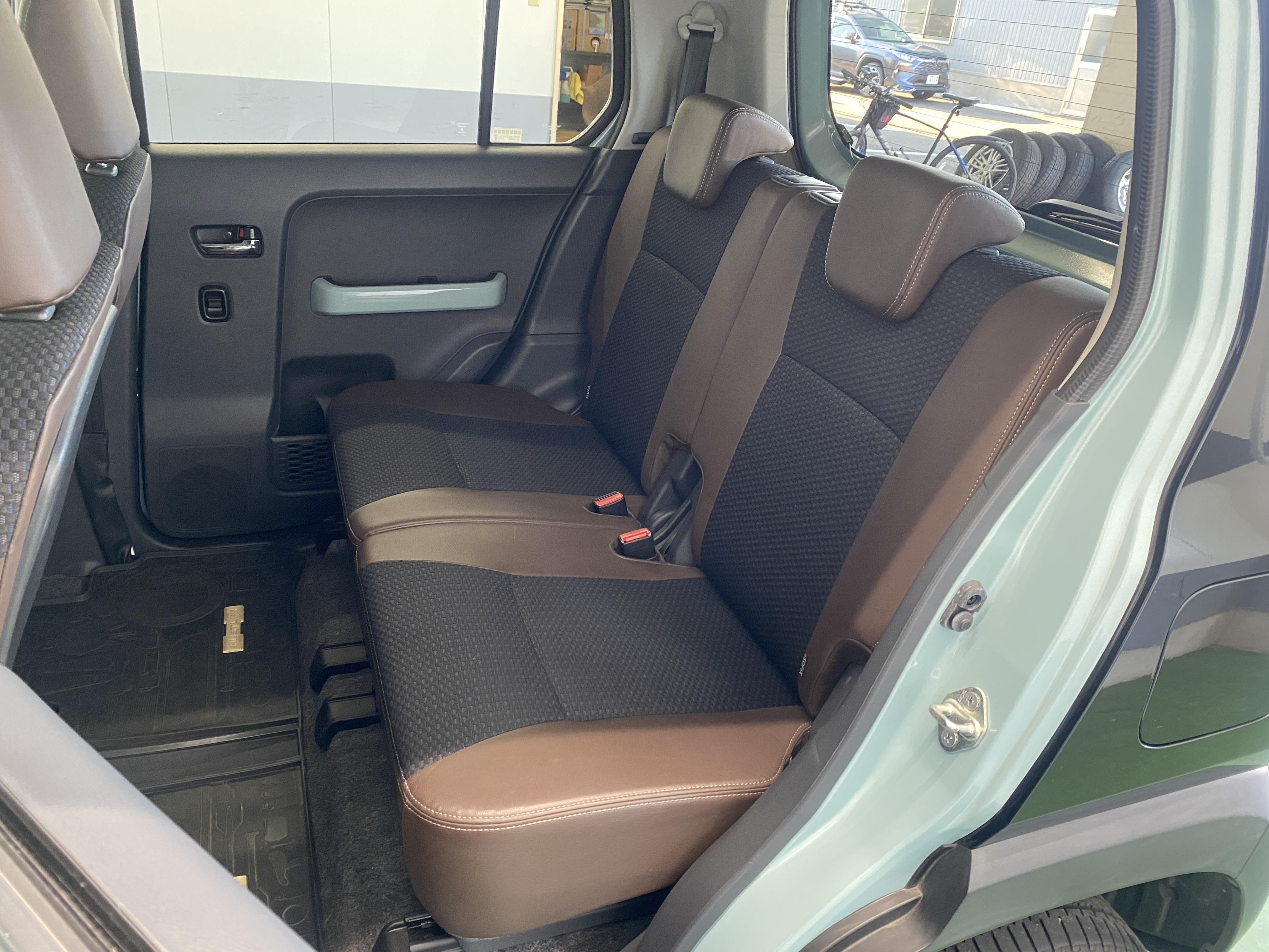 ご家族など大切な方を乗せるリアシートです。乗り心地が気になりますね。