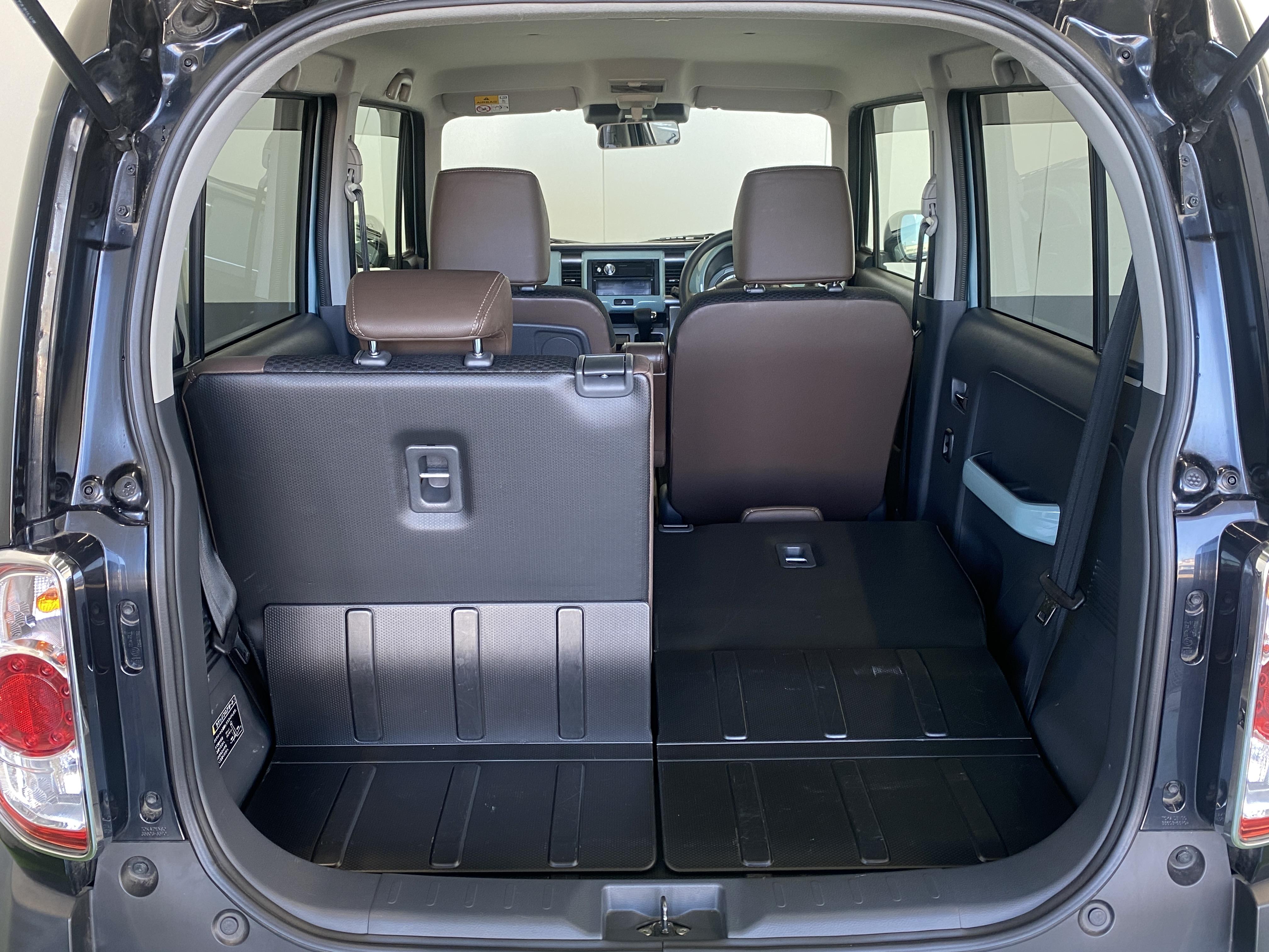 使用用途によって左右のシートが片側ずつ倒せます。